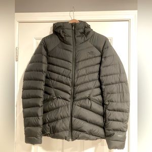 The North Face Moonlight Down Jacket/ Puffer Size L women